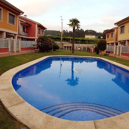 Chalet Vacacional Salnes Sur Con Piscina Cambados Exterior photo