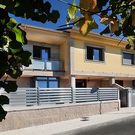 Chalet Vacacional Salnes Sur Con Piscina Cambados Exterior photo